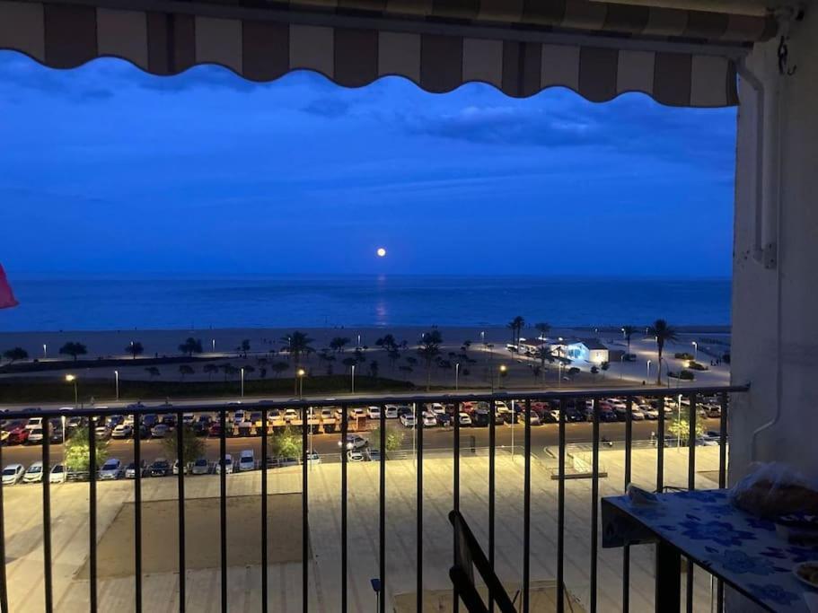 Vistas Frontales Al Mar Apartment Empuriabrava Bagian luar foto